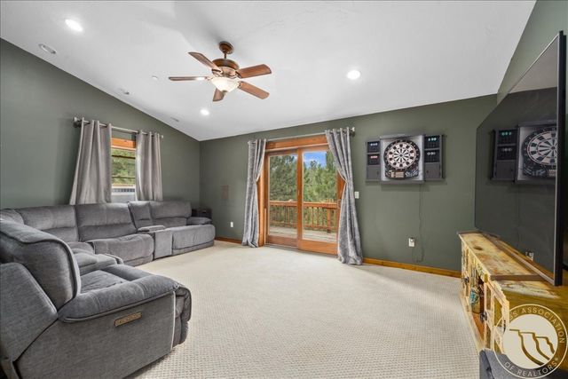 564A Countryman Creek Rd, Columbus, MT 59109