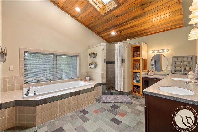 564A Countryman Creek Rd, Columbus, MT 59109