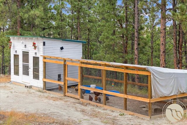 564A Countryman Creek Rd, Columbus, MT 59109