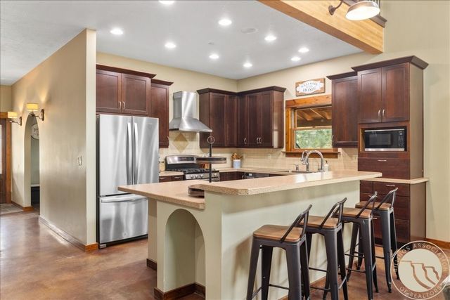 564A Countryman Creek Rd, Columbus, MT 59109