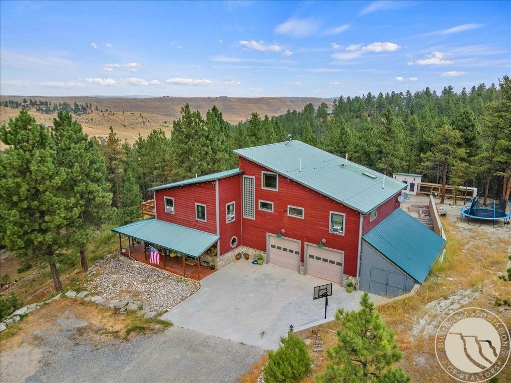 564A Countryman Creek Rd, Columbus, MT 59109