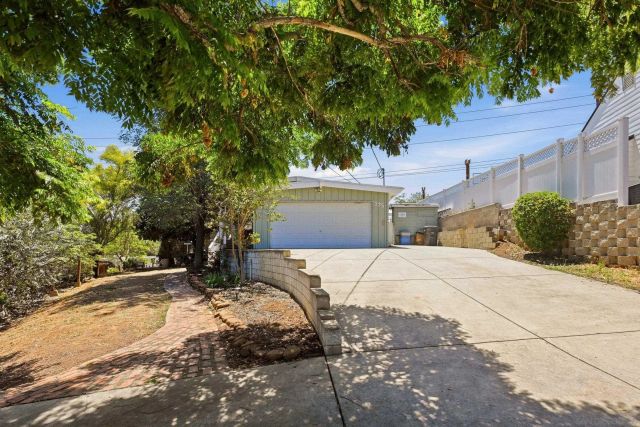 395 San Roque, Escondido, CA 92025