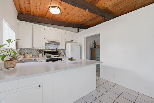 395 San Roque, Escondido, CA 92025