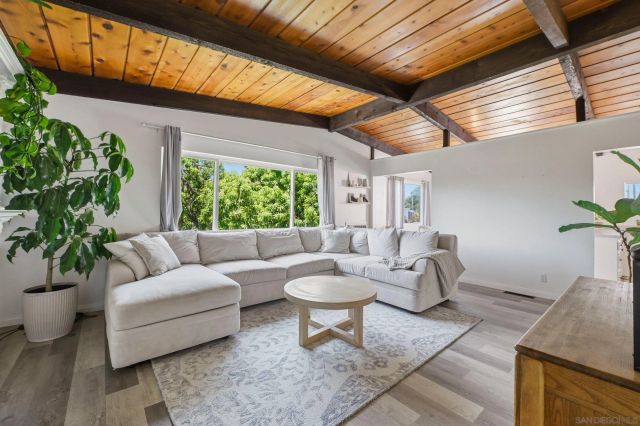 395 San Roque, Escondido, CA 92025