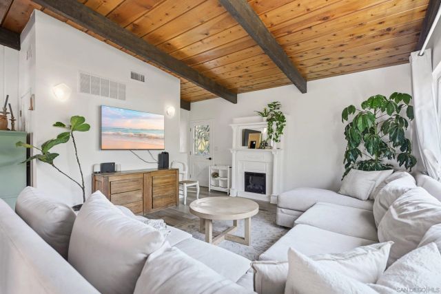 395 San Roque, Escondido, CA 92025