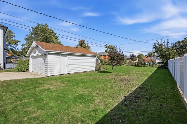 455 N Maple Avenue, Elmhurst, IL 60126