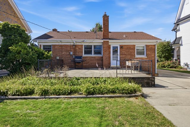455 N Maple Avenue, Elmhurst, IL 60126
