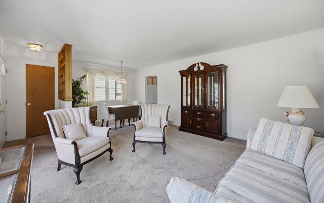 455 N Maple Avenue, Elmhurst, IL 60126