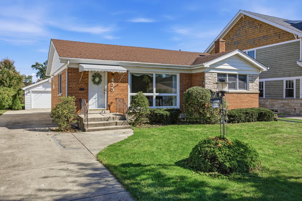 455 N Maple Avenue, Elmhurst, IL 60126