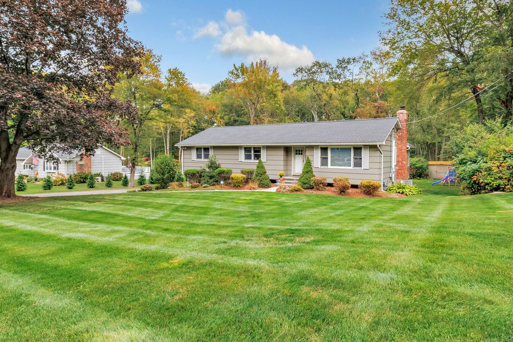 118 Greenbrier Road, Trumbull, CT 06611