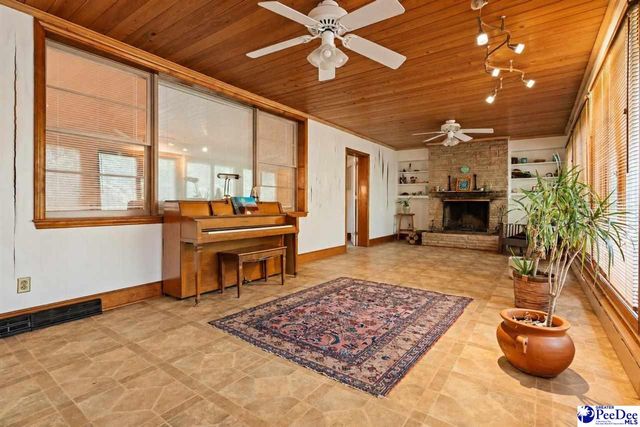 1734 W Carolina Avenue, Hartsville, SC 29550