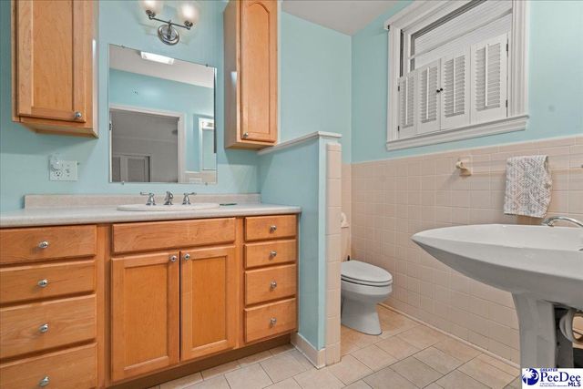 1734 W Carolina Avenue, Hartsville, SC 29550