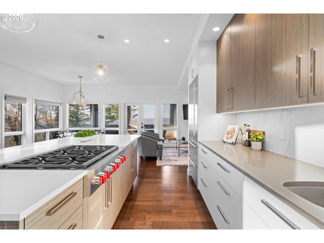 72 NANSEN SUMMIT, Lake Oswego, OR 97035