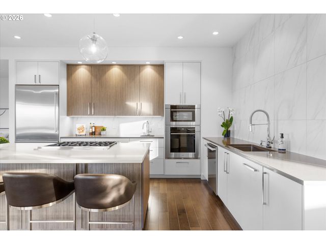 72 NANSEN SUMMIT, Lake Oswego, OR 97035