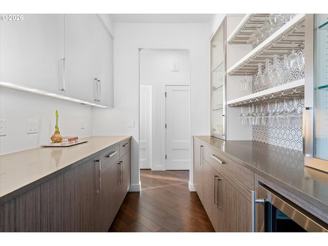 72 NANSEN SUMMIT, Lake Oswego, OR 97035