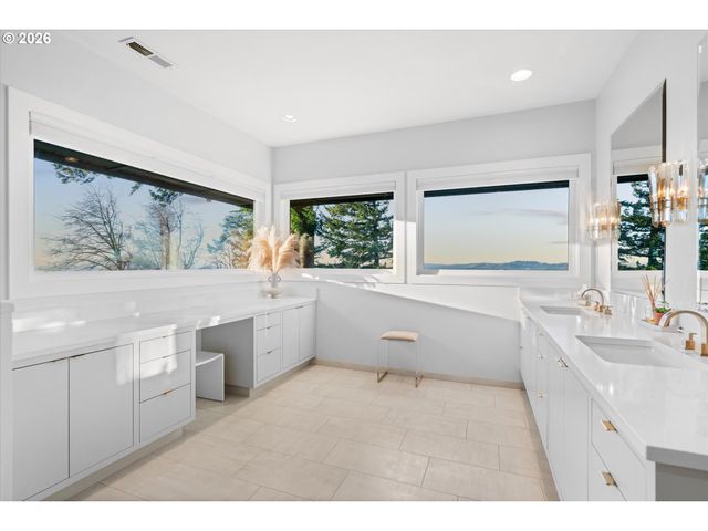 72 NANSEN SUMMIT, Lake Oswego, OR 97035