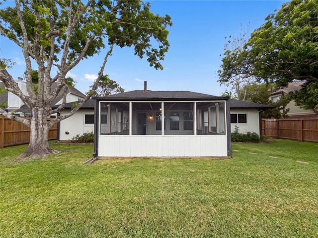 4939 Shady Oaks Lane, Friendswood, TX 77546