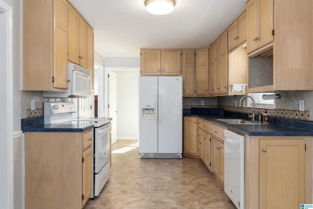 6804 CANDLEWOOD LANE, Trussville, AL 35173