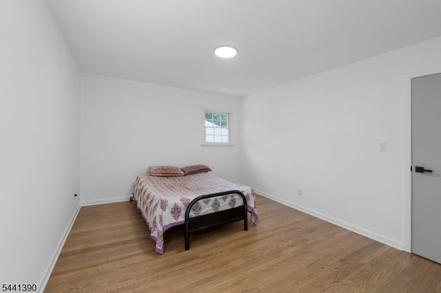 33 Larchmont Rd, Edison Twp., NJ 08837