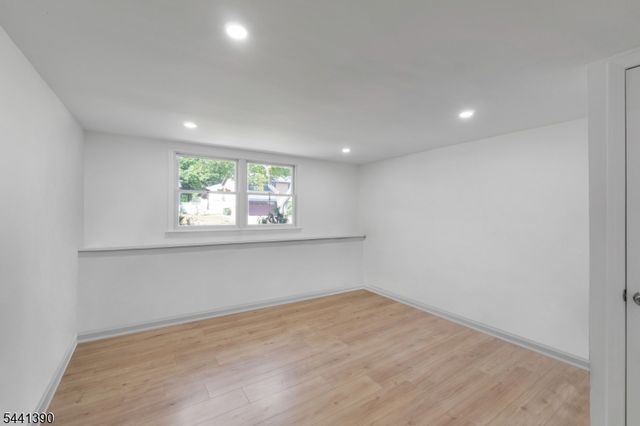 33 Larchmont Rd, Edison Twp., NJ 08837