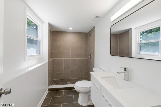 33 Larchmont Rd, Edison Twp., NJ 08837