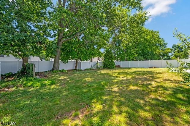 33 Larchmont Rd, Edison Twp., NJ 08837