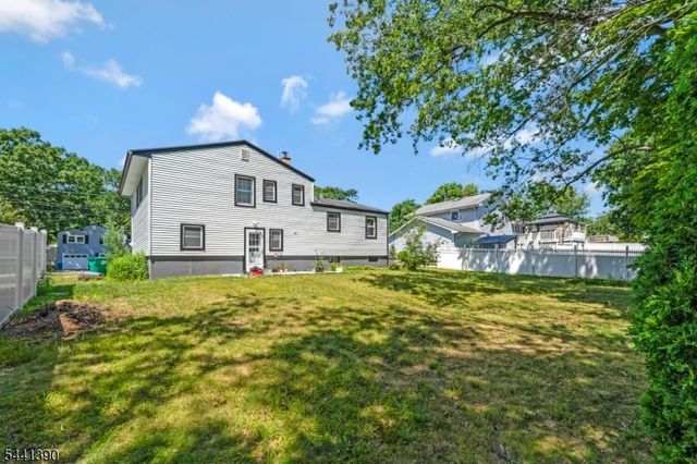 33 Larchmont Rd, Edison Twp., NJ 08837