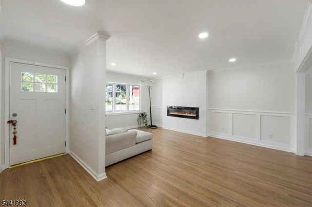 33 Larchmont Rd, Edison Twp., NJ 08837