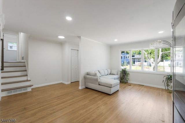 33 Larchmont Rd, Edison Twp., NJ 08837