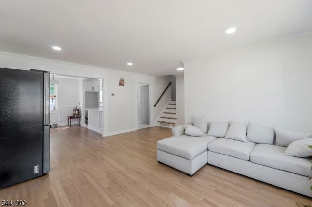 33 Larchmont Rd, Edison Twp., NJ 08837
