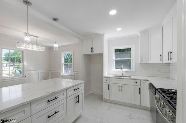 33 Larchmont Rd, Edison Twp., NJ 08837