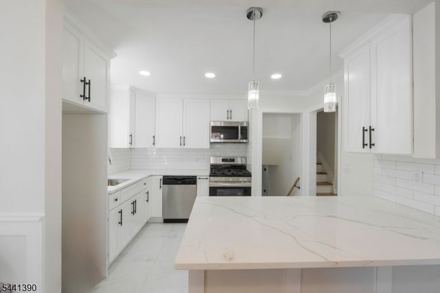 33 Larchmont Rd, Edison Twp., NJ 08837