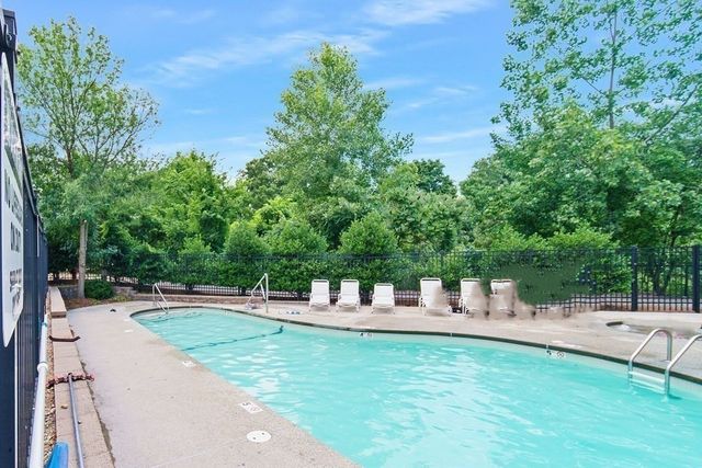 614 Pond St 2406, Braintree, MA 02184