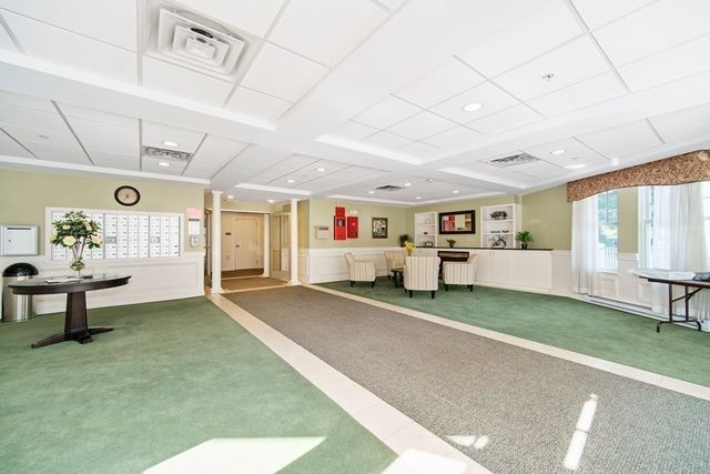 614 Pond St 2406, Braintree, MA 02184