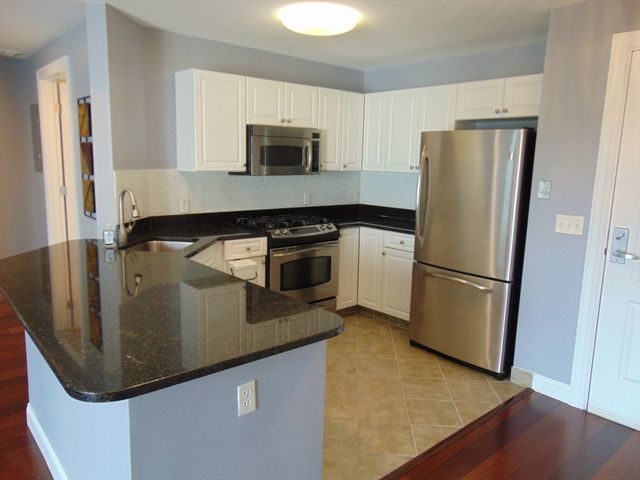614 Pond St 2406, Braintree, MA 02184