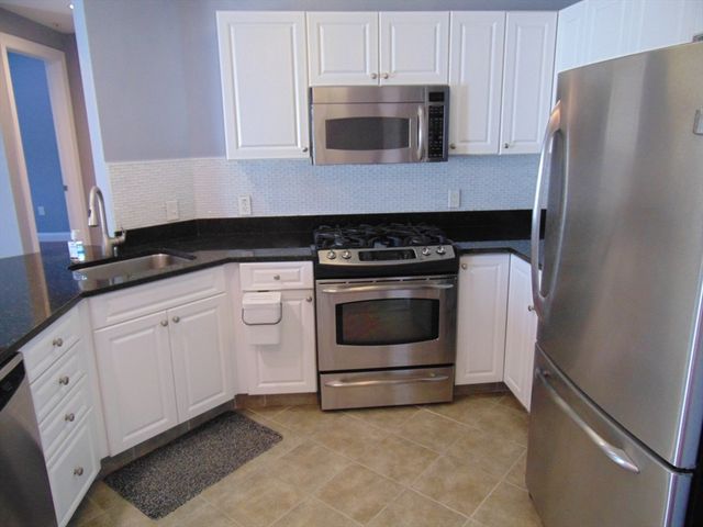 614 Pond St 2406, Braintree, MA 02184