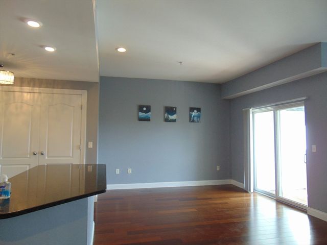614 Pond St 2406, Braintree, MA 02184