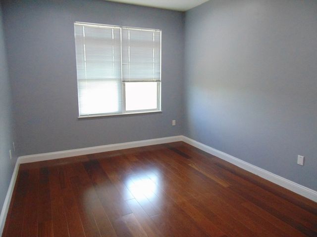 614 Pond St 2406, Braintree, MA 02184