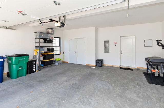 14150 Wilden Drive, Urbandale, IA 50323