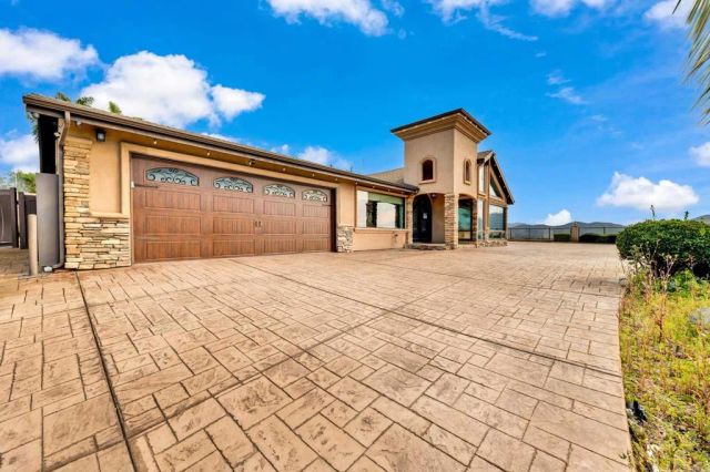 1426 Hidden Mesa View Drive, El Cajon, CA 92019