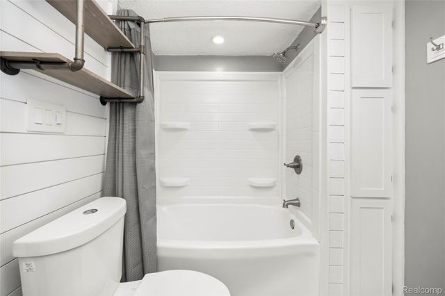 4200 Lanco Court, Waterford Charter Township, MI 48329