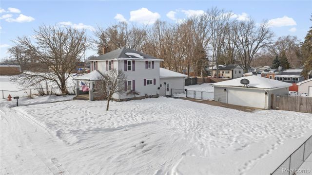 4200 Lanco Court, Waterford Charter Township, MI 48329