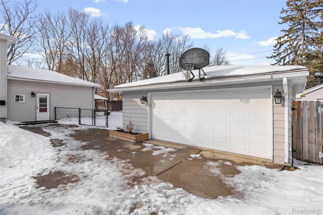 4200 Lanco Court, Waterford Charter Township, MI 48329