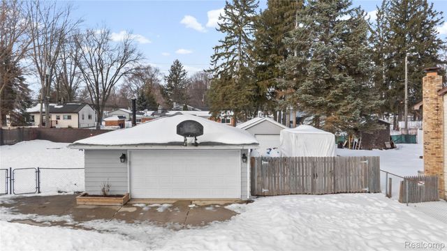 4200 Lanco Court, Waterford Charter Township, MI 48329