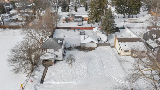 4200 Lanco Court, Waterford Charter Township, MI 48329