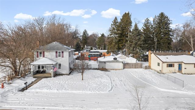 4200 Lanco Court, Waterford Charter Township, MI 48329