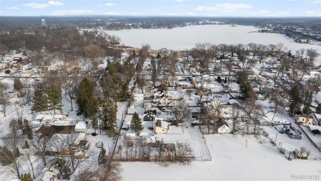 4200 Lanco Court, Waterford Charter Township, MI 48329