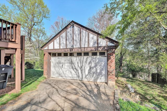 3207 White Oak RD, Roanoke, VA 24014
