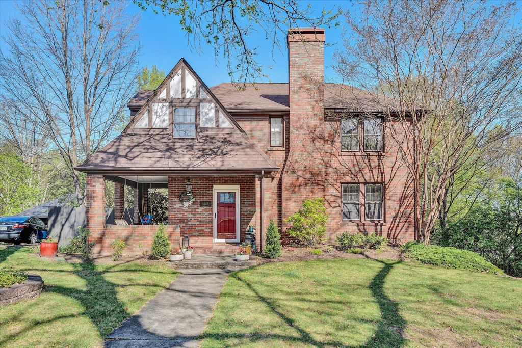 3207 White Oak RD, Roanoke, VA 24014