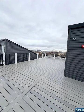 39 7th Street 2 - 3, Newark, NJ 07107